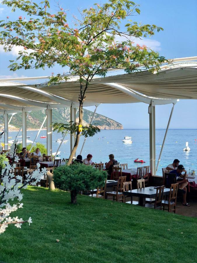 Queen Vasilika Hotel Dhermi Exterior photo